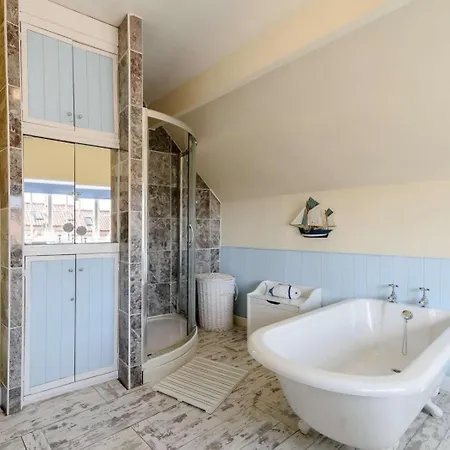 5 Bed In Filey Oc-52388 Ханманби